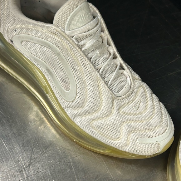 Nike Air Max 720 Size 6Y - Picture 7 of 10